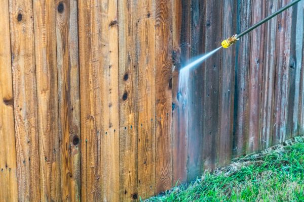 Fence Washing in Battle Ground
