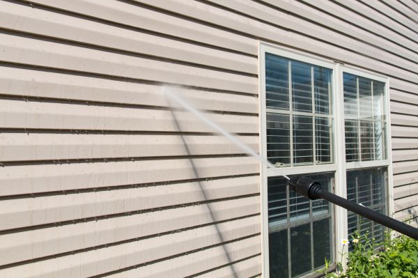 Vinyl Siding Pressure Washing in Battle Ground