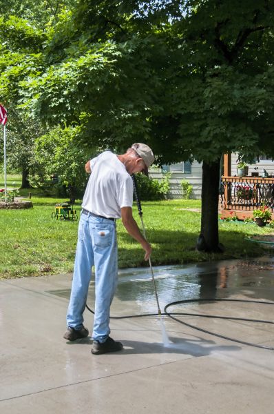 Driveway Concrete Cleaning in Battle Ground