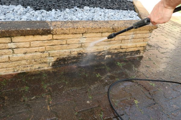 Retaining Wall Power Washing in Battle Ground